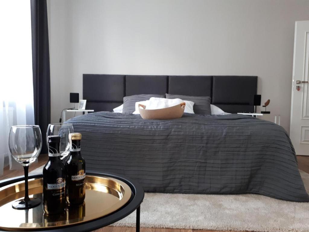 Marzec Apartamenty Gniezno Exterior foto